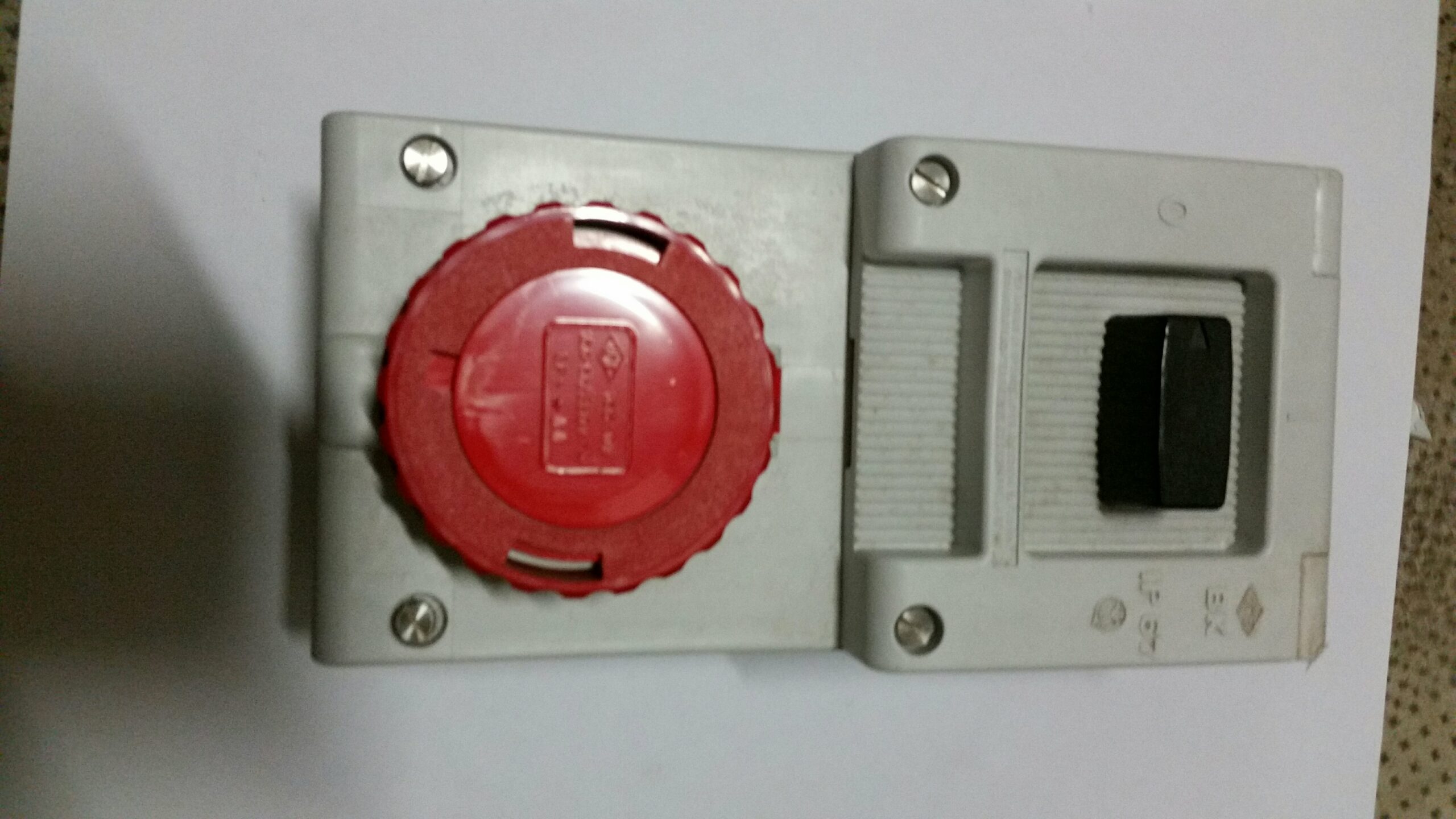 ILME 1664QW Presa interbloccata 3P+T 16A 380V da pannello IP67