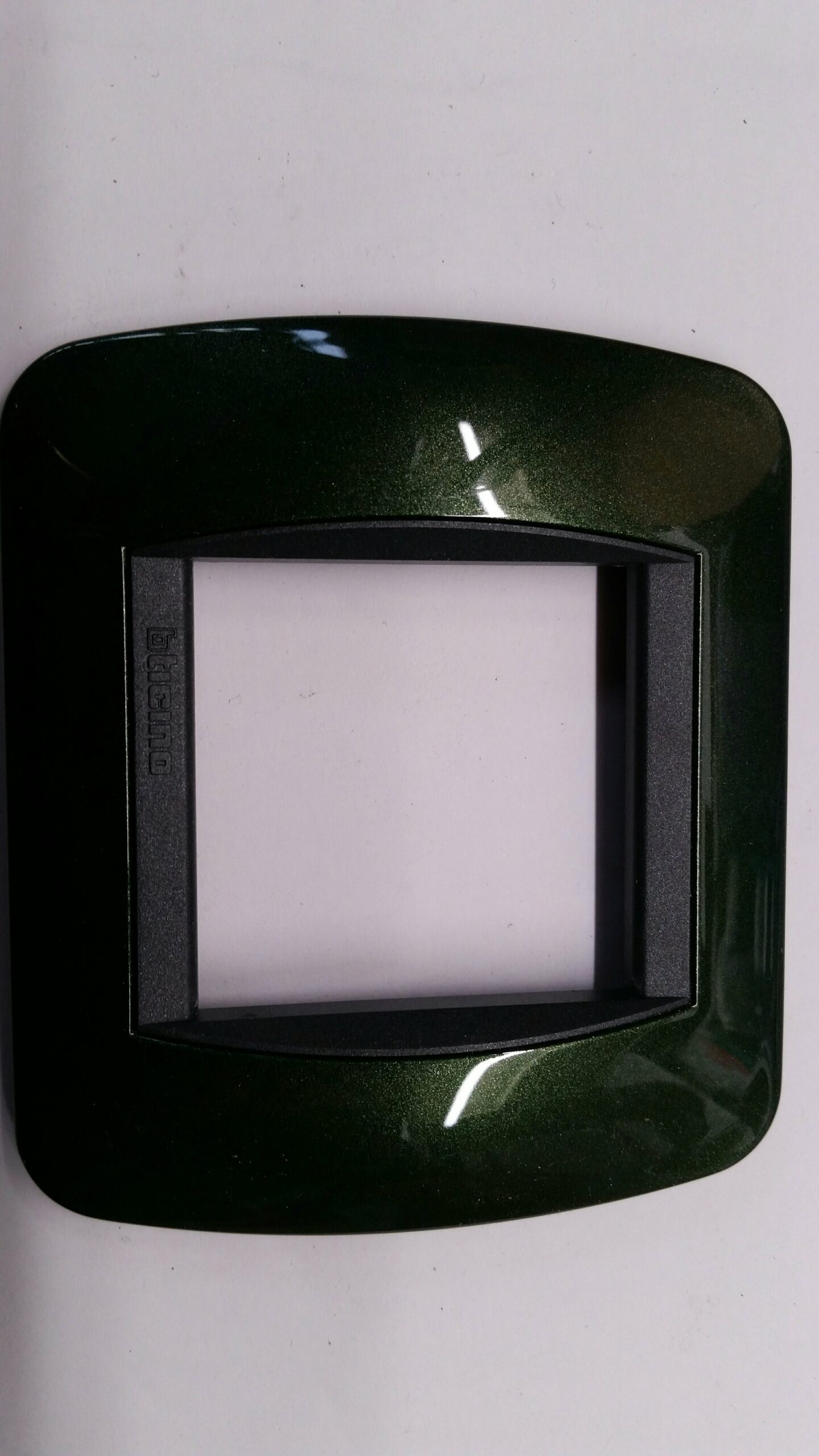 BTICINO L4802VT Placca BTICINO Living International per scatola tonda 2 posti metallo verde