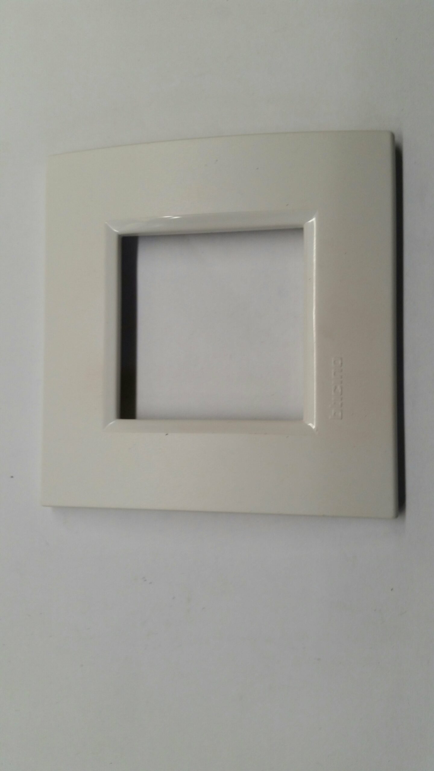 BTICINO LNA4802BI Placca BTICINO Living Light per scatola tonda plastica bianca 2 posti