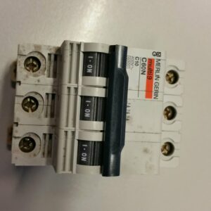 MERLIN GERIN SCHNEIDER 24282 Interruttore magnetotermico MERLIN GERIN C60N C10 6kA 3P