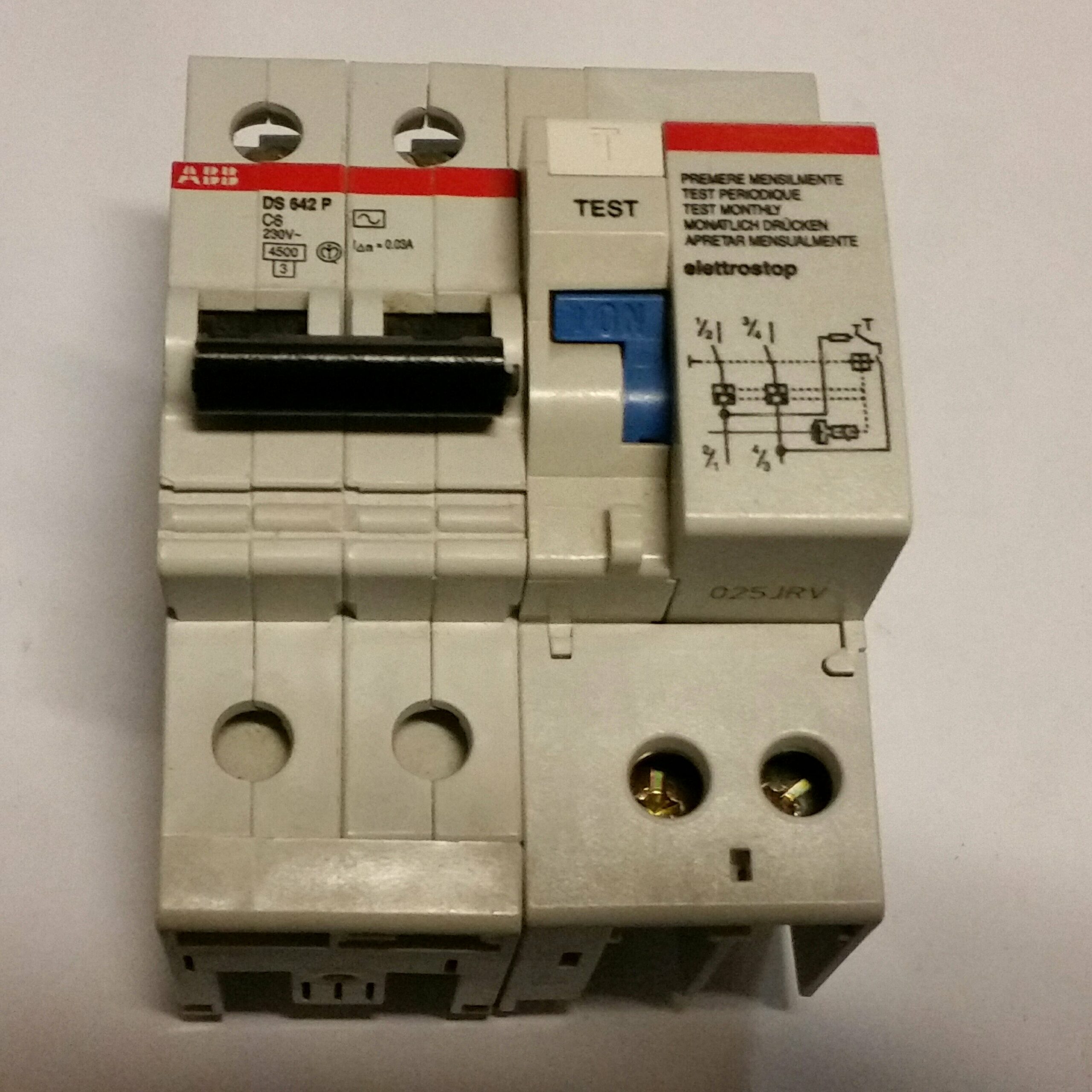 ABB EY 021 8 Interruttore magnetotermico differenziale C6 4,5kA 30mA