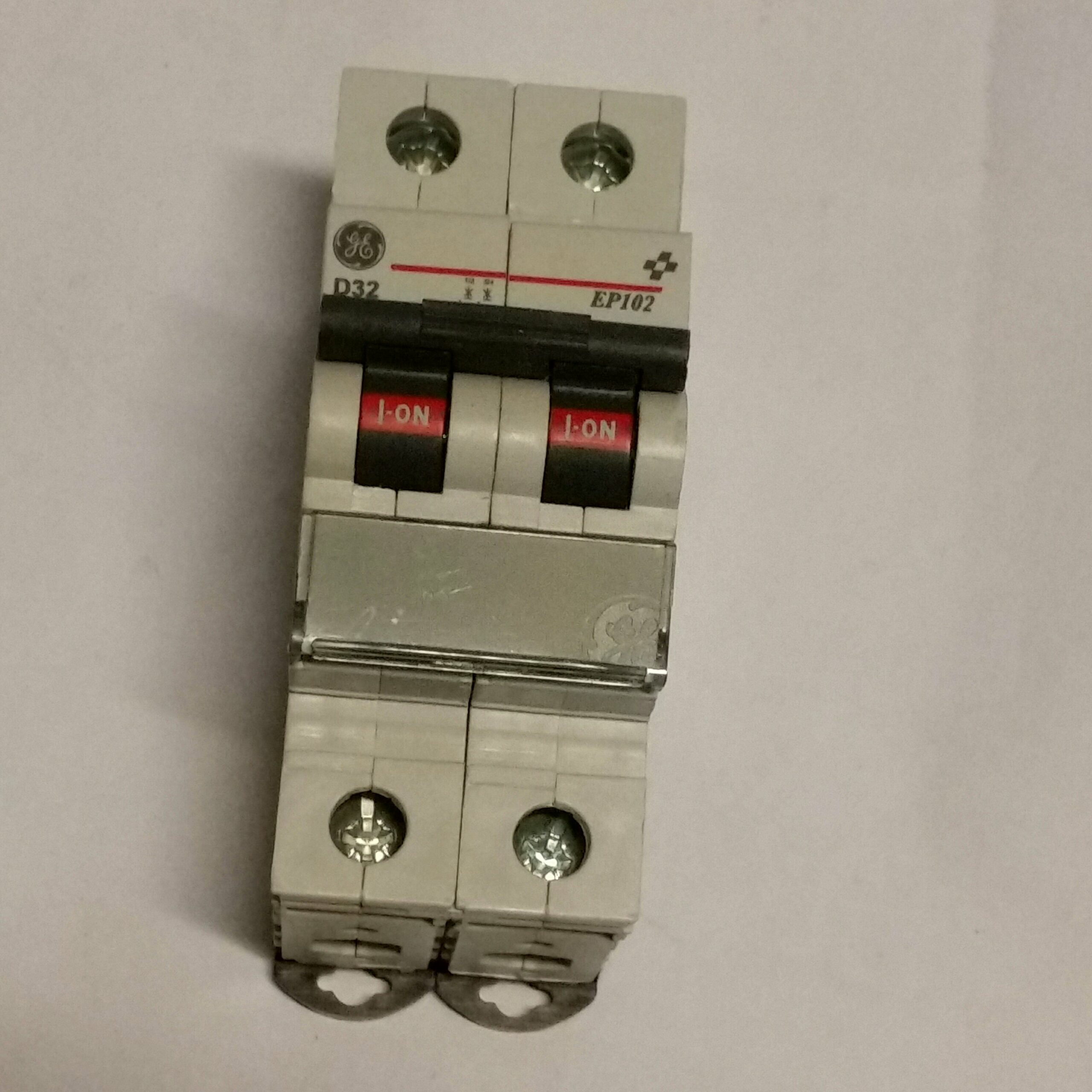 GENERAL ELECTRIC566817 Interruttore magnetotermico 32A 10/15kA 2 poli