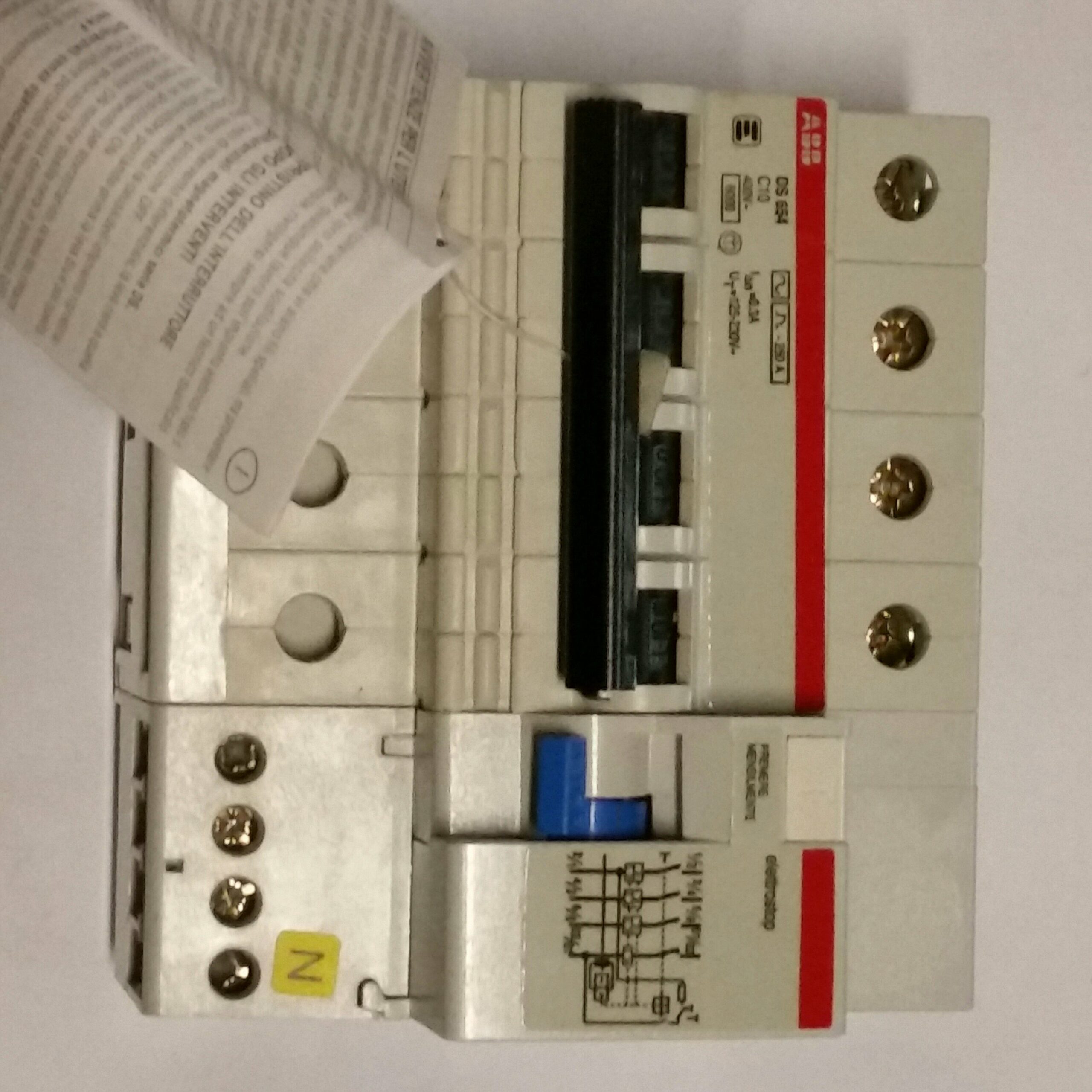 ABB EY 122 4 Interruttore differenziale magnetotermico ABB 4P C10 0,3A