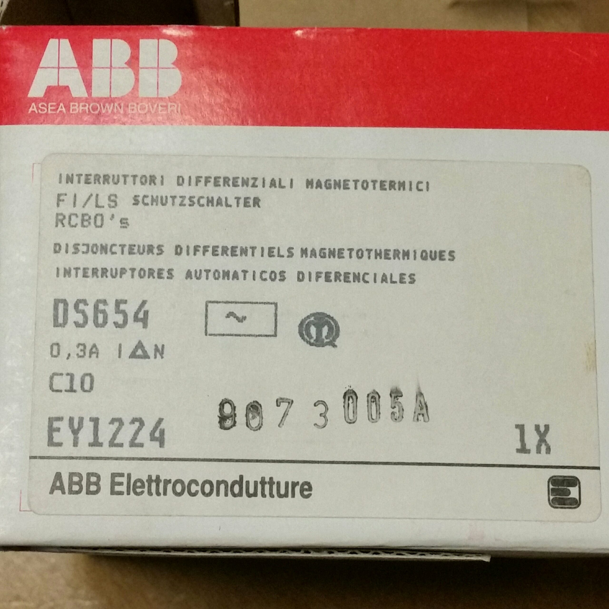 ABB EY 122 4 Interruttore differenziale magnetotermico ABB 4P C10 0,3A - immagine 2
