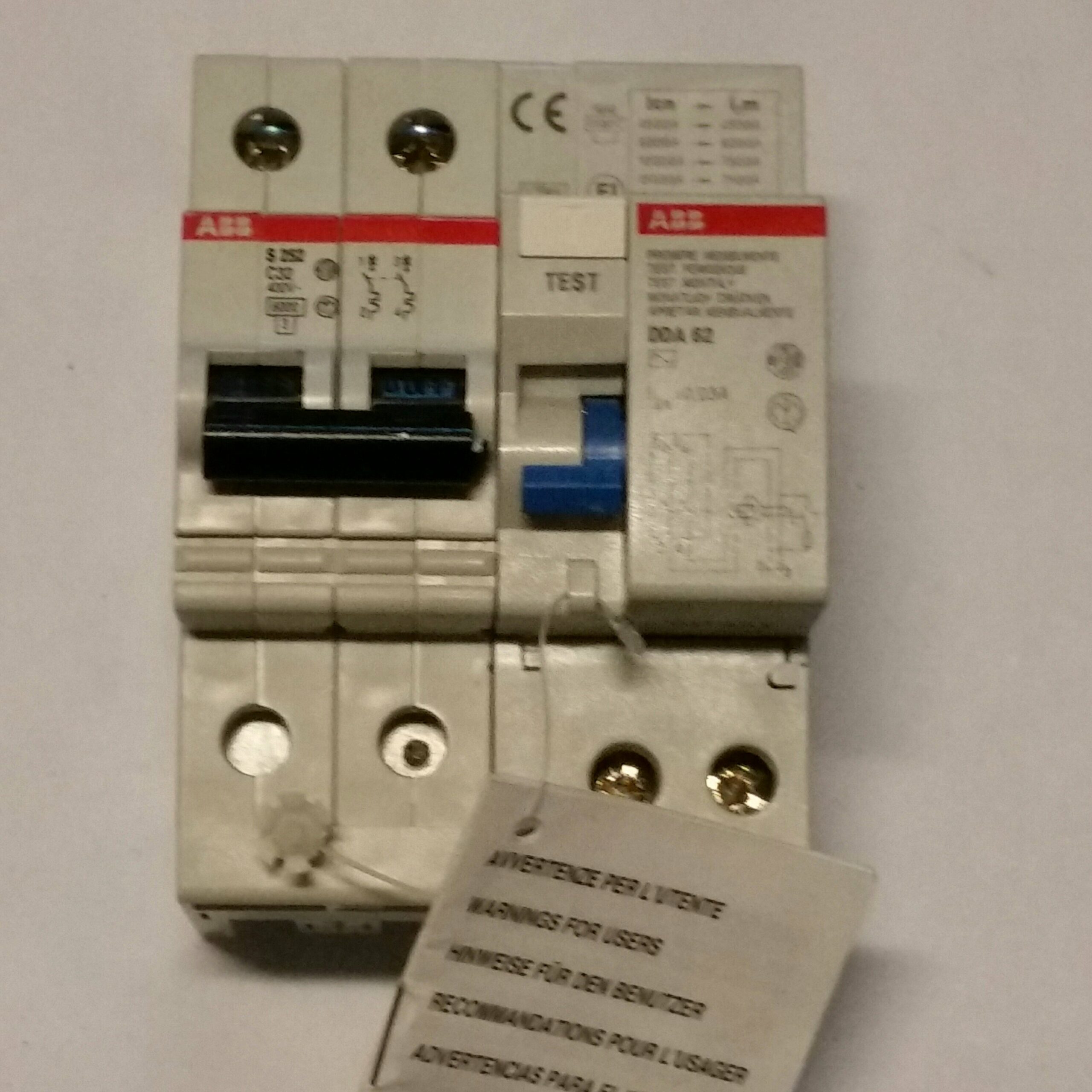 ABB EY 851 8 +ABB S529242 Interruttore differenziale magnetotermico ABB C32 0,03A 2P