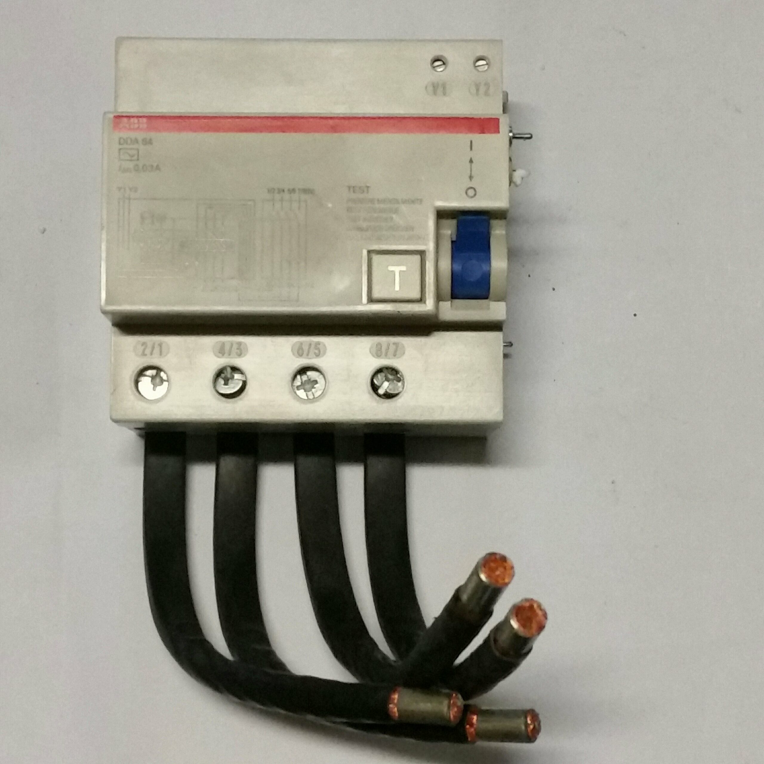 ABB 904 4 Blocco differenziale ABB per interruttore S290 AC 10A 30mA 4P