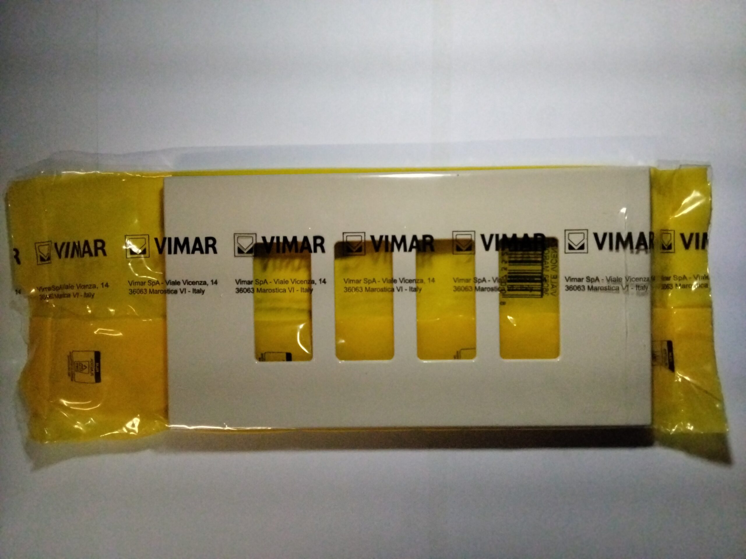 VIMAR 08638.A Placca Vimar, serie 8000 avorio, 4 posti. - immagine 2