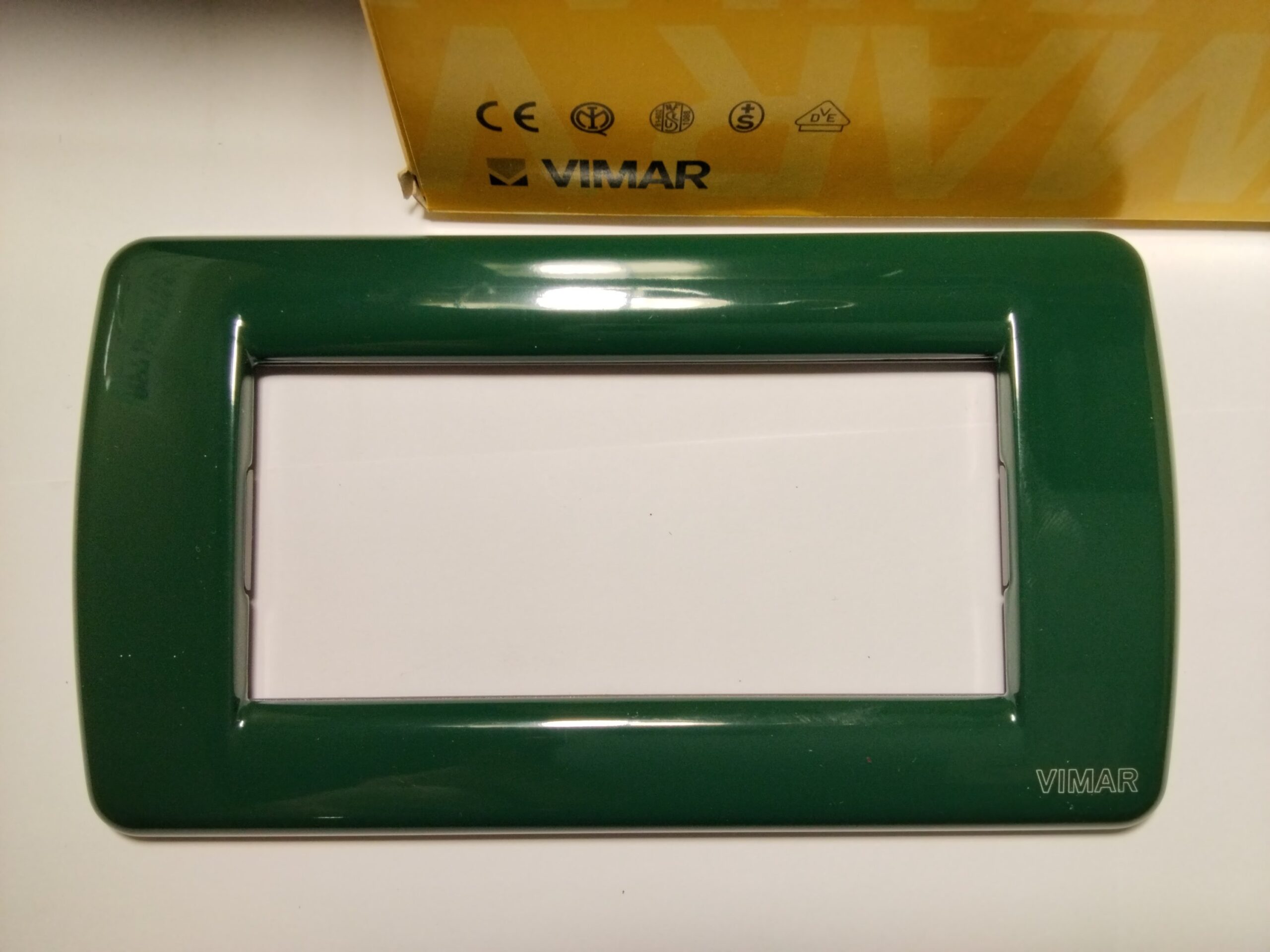 VIMAR 16754.07 Placca Vimar Idea rondò metallo verde 4 posti.