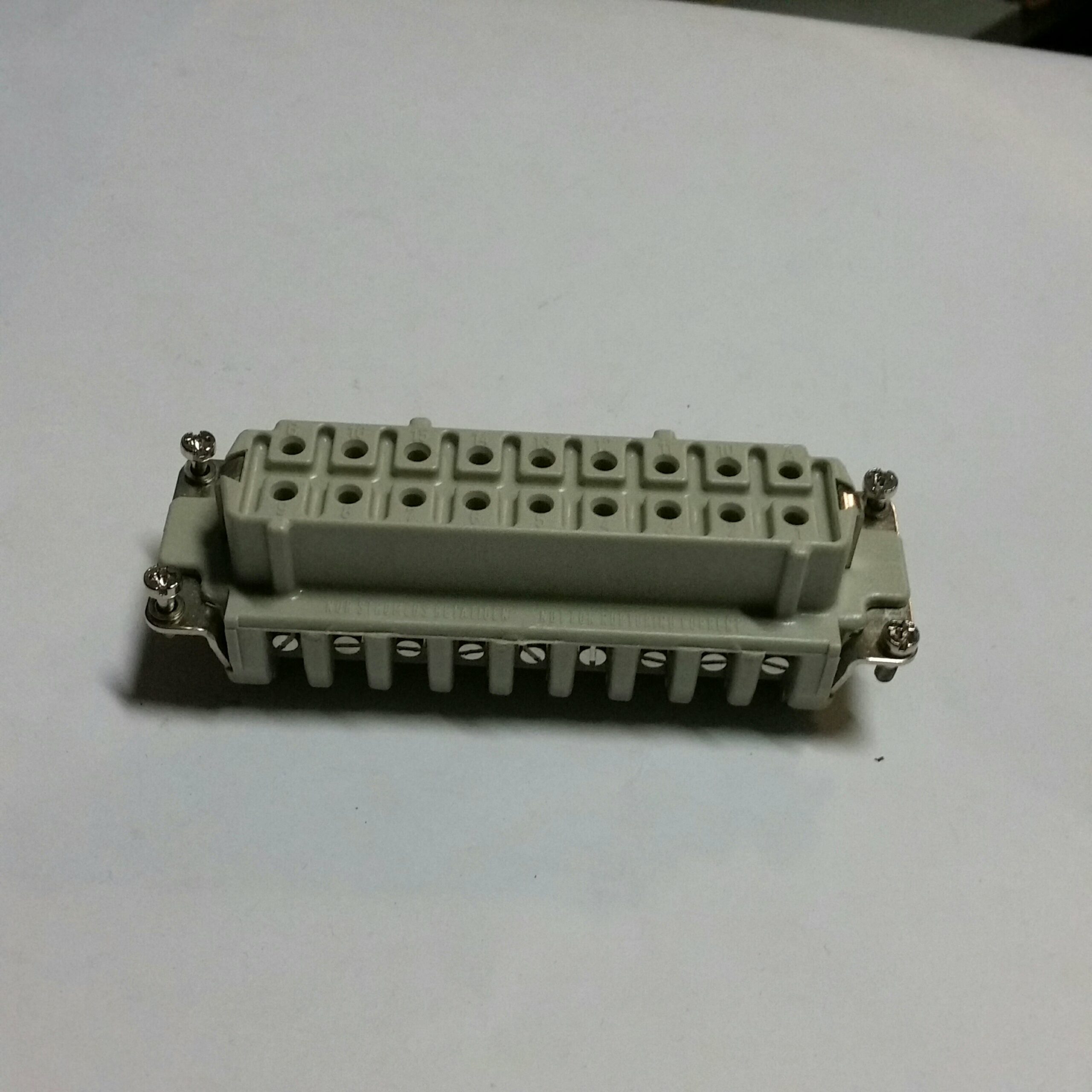 Connettore 18P femmina SCAME 934.0162701