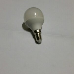 Lampadina sfera a luce calda