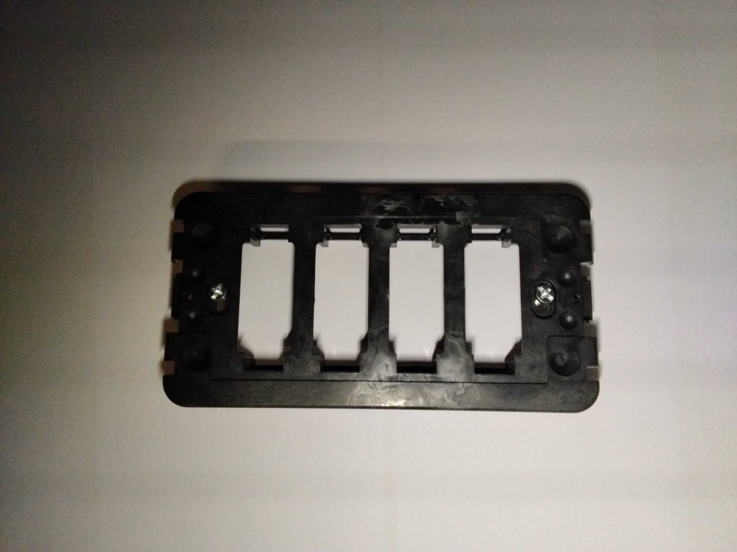 Supporto 4 posti Vimar 8000