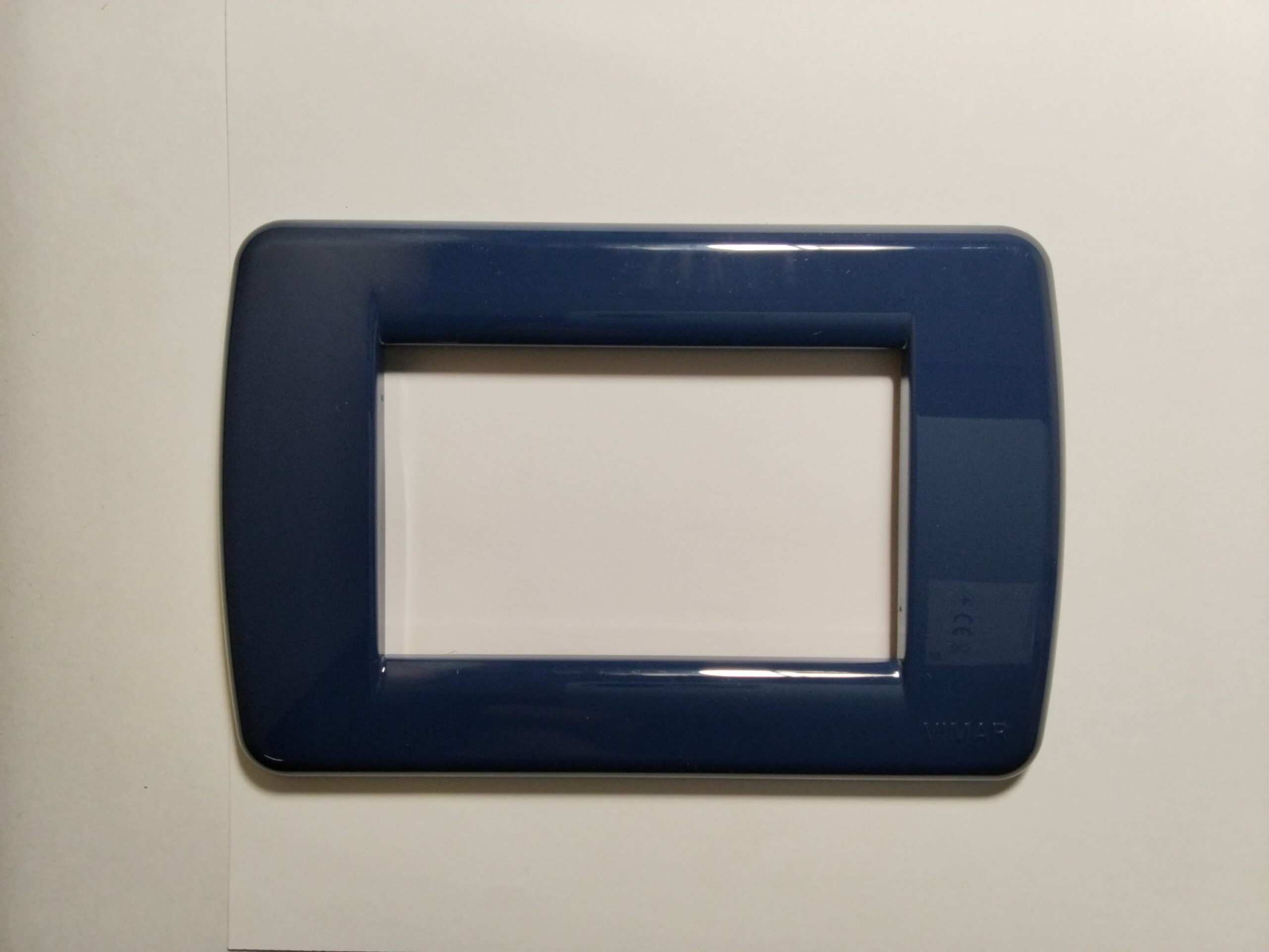 Placca VIMAR Idea Rondò VIW16763.10 in tecnopolimero blu zaffiro 3 posti - immagine 2