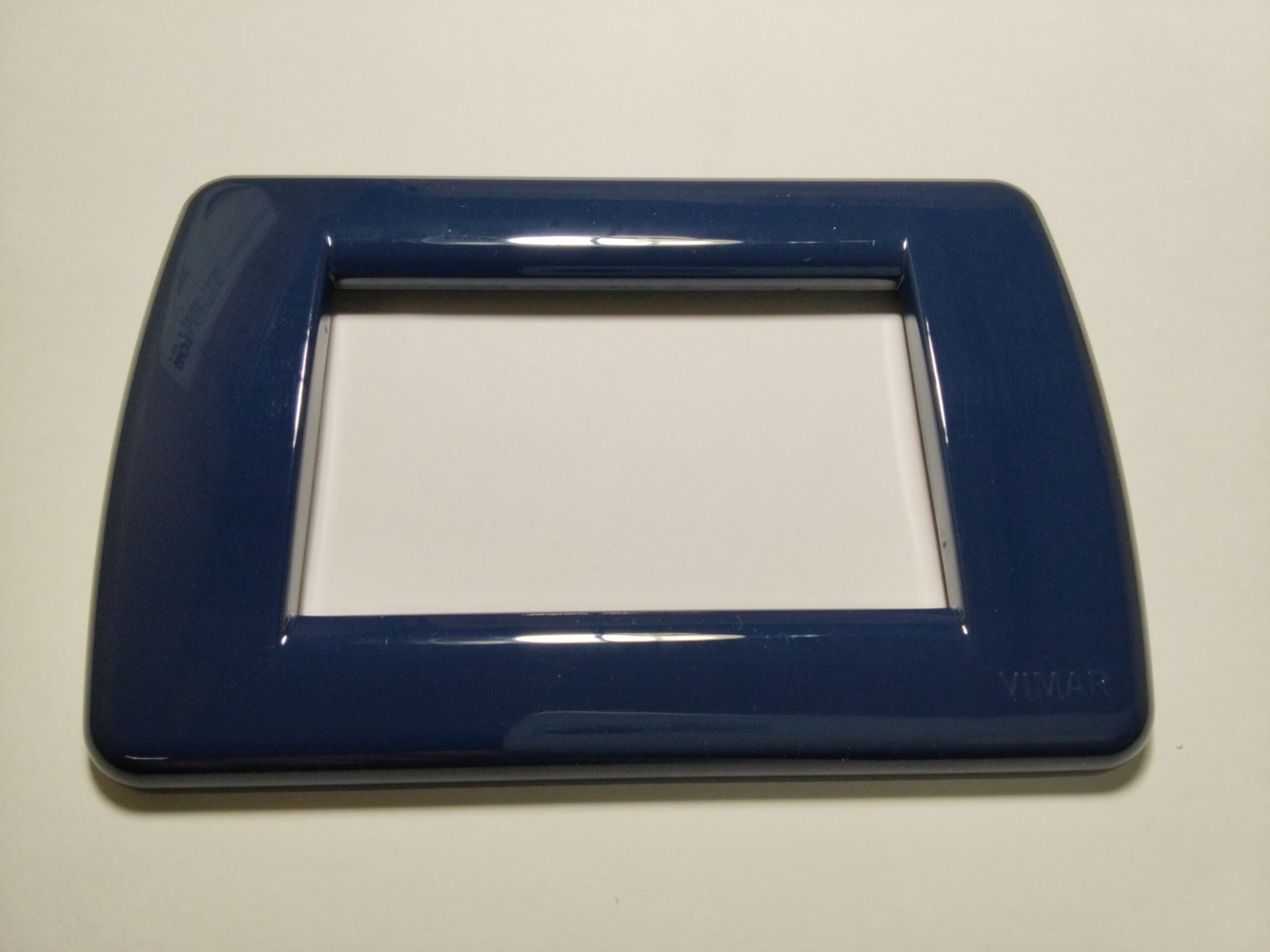 Placca VIMAR Idea Rondò VIW16763.10 in tecnopolimero blu zaffiro 3 posti - immagine 3