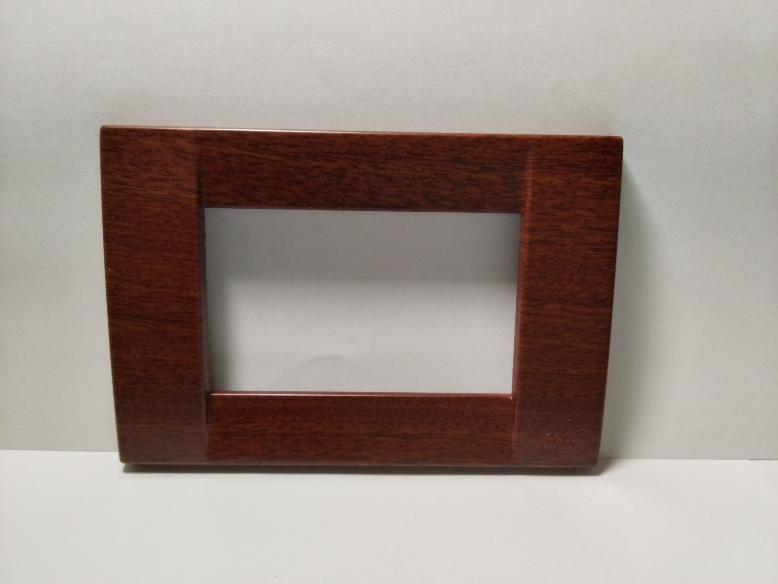 VIMAR Idea classica VIW16743.43 in tecnopolimero 3 posti, makoré