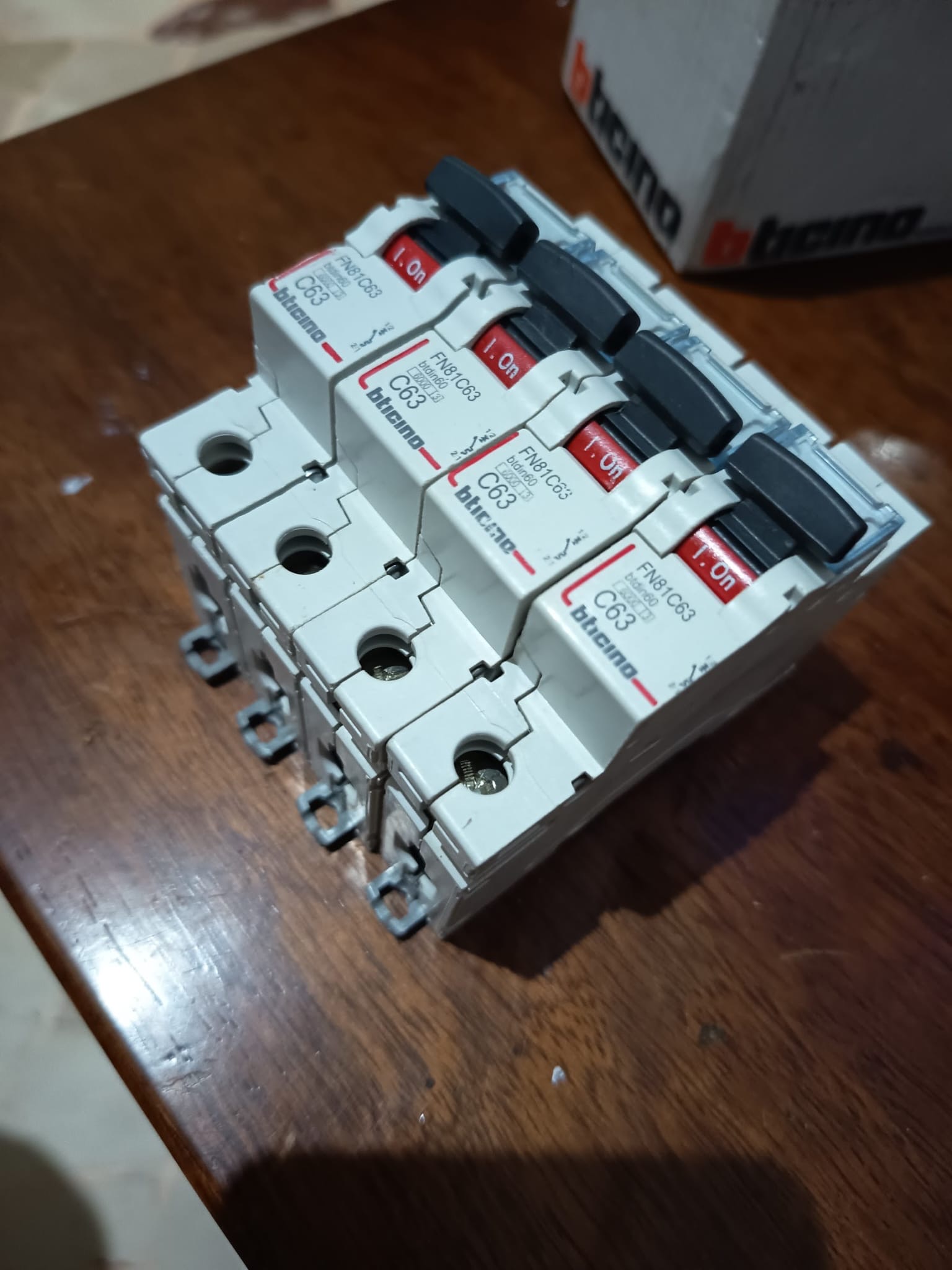 Set di interruttori automatici Bticino