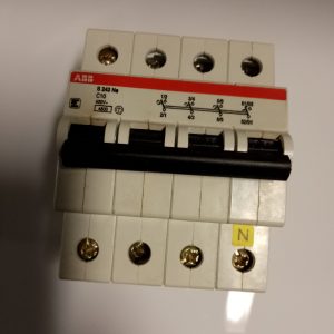 INTERRUTTORE AUTOMATICO