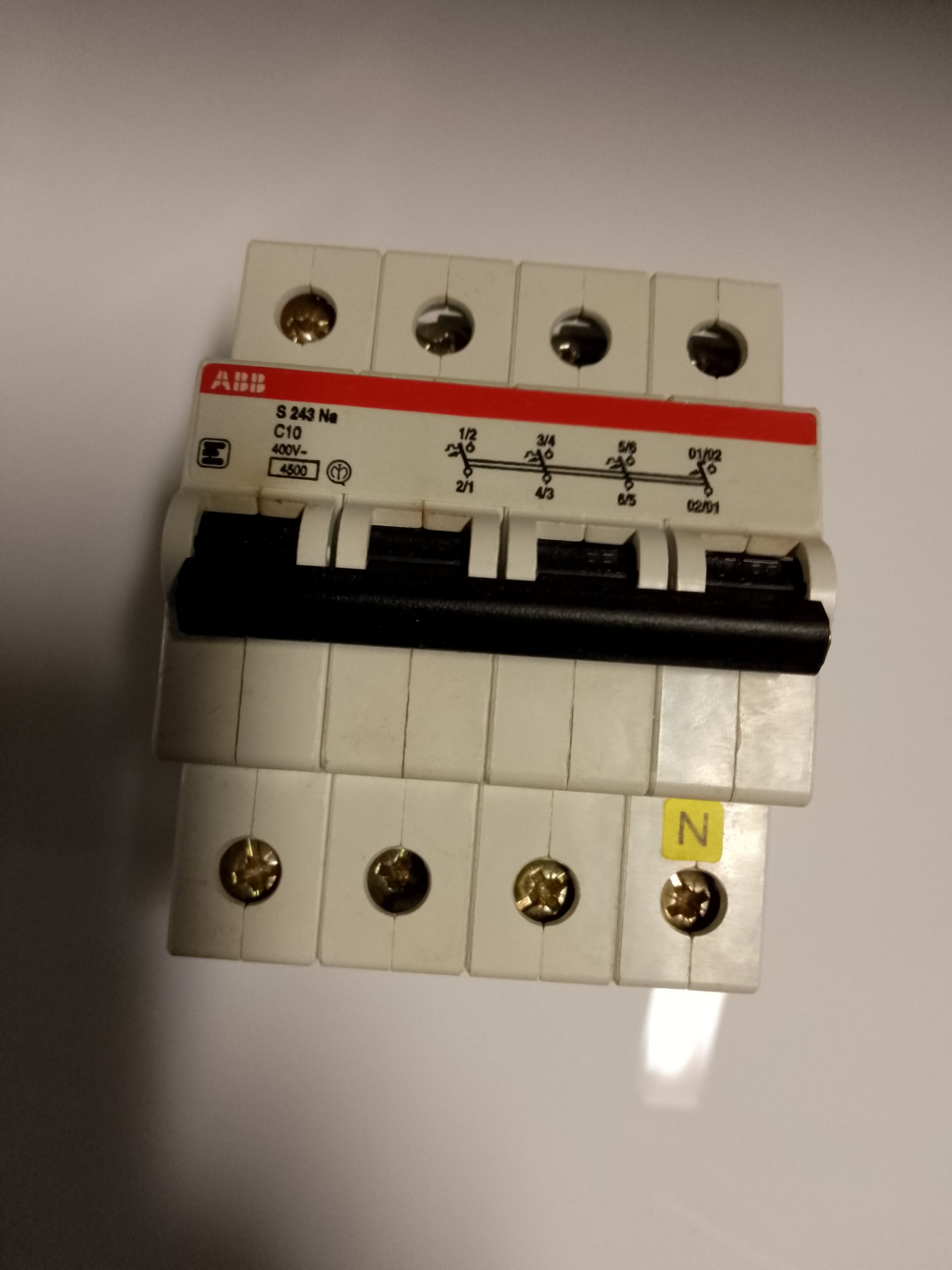 INTERRUTTORE AUTOMATICO