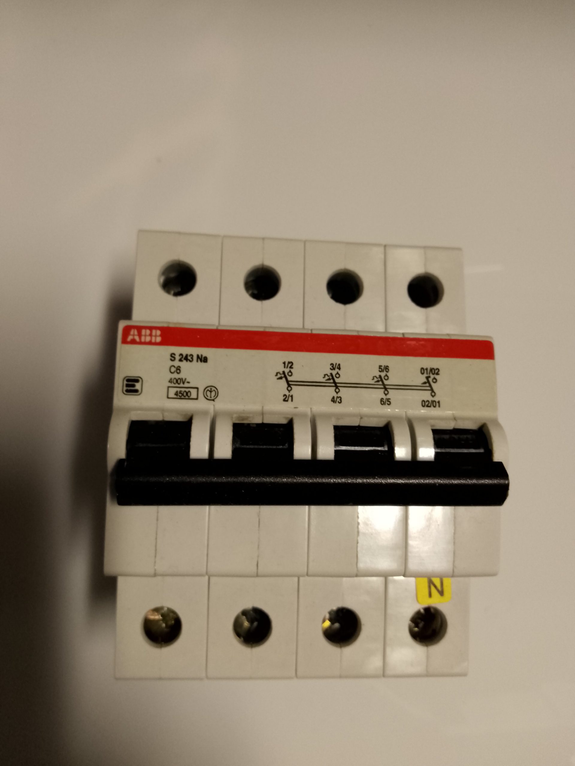 INTERRUTTORE AUTOMATICO