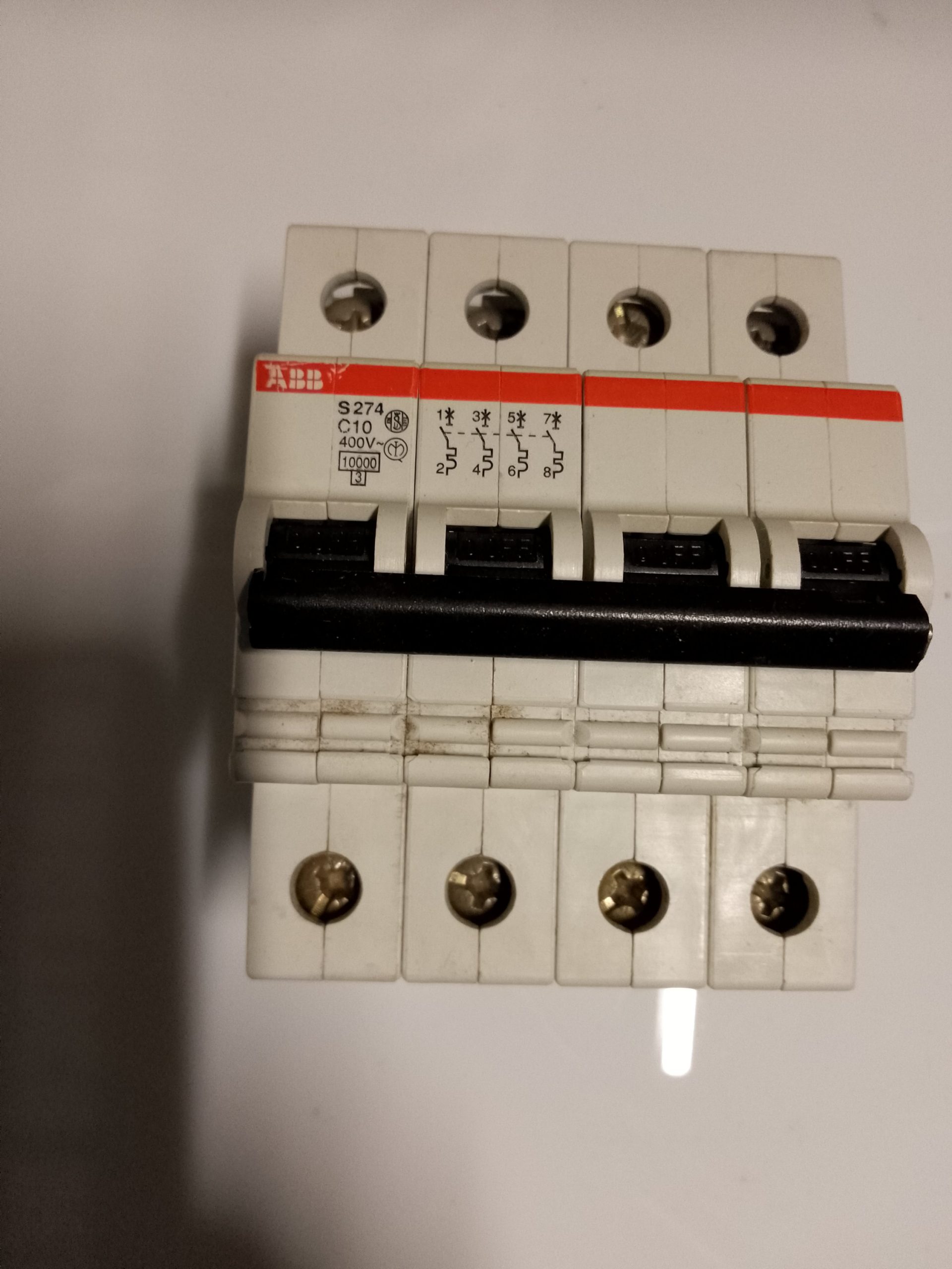 INTERRUTTORE AUTOMATICO ABB